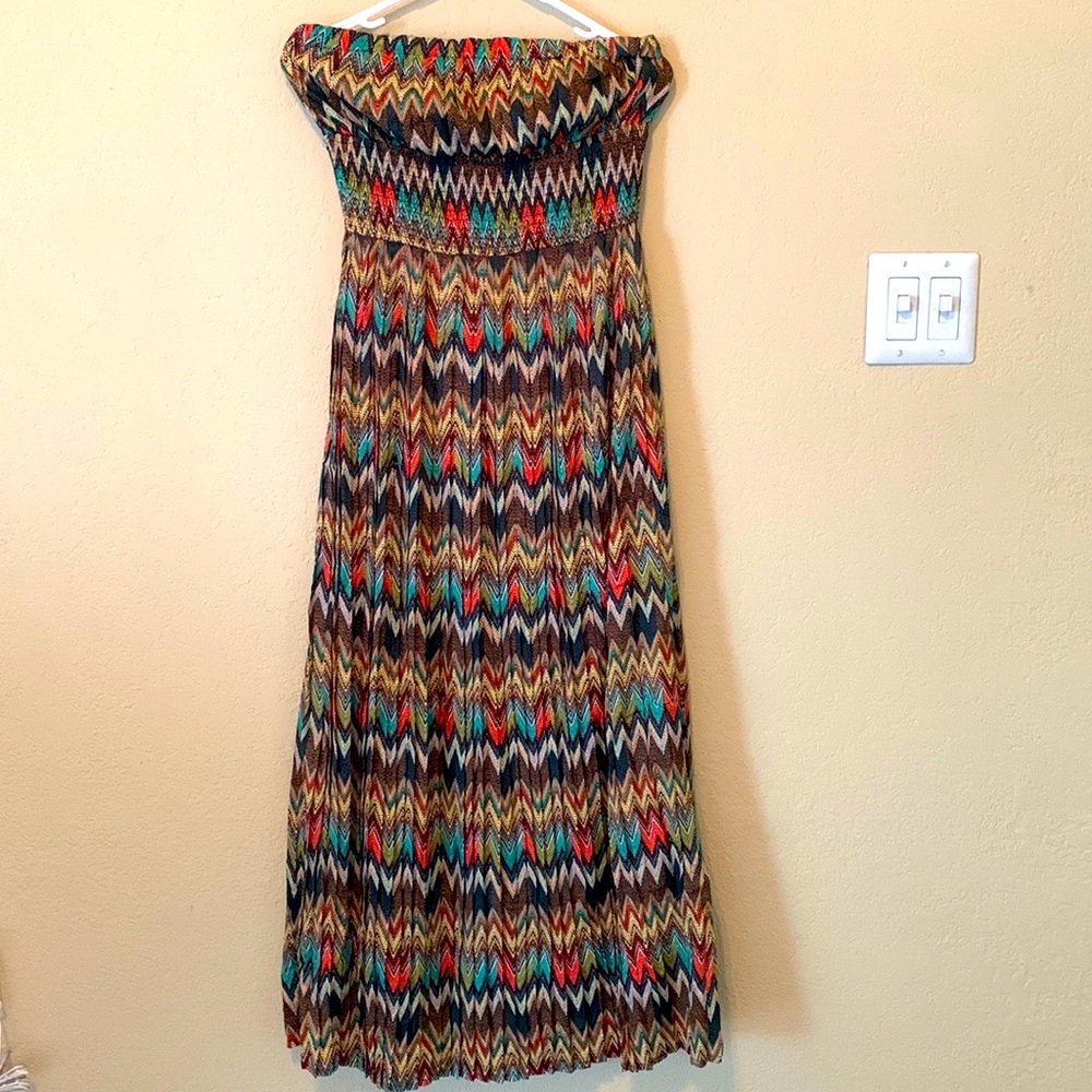 Maxi dress, fits at ankle height for someone 5 2’.